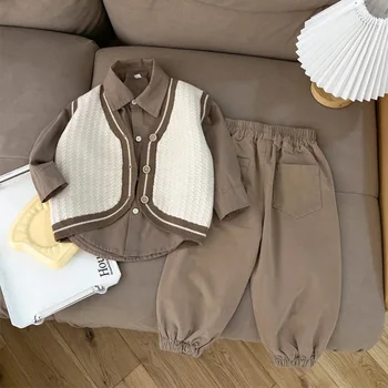Vaikiškų drabužių rinkinys vaikams 2023 m. pavasario rudens korėjietiško stiliaus laisvalaikio megzta megzta liemenė ir marškiniai Madingos kelnės Trijų dalių komplektas