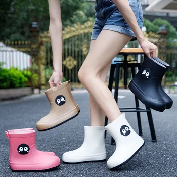 Naujos moterys Vidutinio blauzdos animacinis filmas PVC lietaus batai lauke moteriški įsispiriami lietaus batai Neperšlampami vandens batai Wellies batai lietingomis dienomis