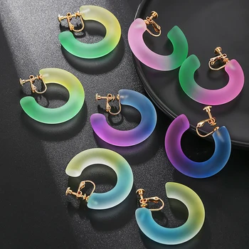 Naujasis korėjiečių spalvingas gradiento geometrinis C formos lankelio spaustukas ant auskarų Perdėtas akrilas Nepradurti auskarai moteriškiems papuošalams