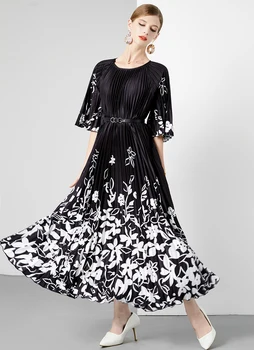 Miyake Plisuota 2024 m. Nauja mada Elegantiška laisva atsipalaidavusi A linijos suknelė Moteriška O-kaklo flare rankovių dizaino suknelė