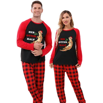 Pora, deranti prie kalėdinės pižamos jo ar jos ūdros pusiau loungwear juodų pižamų komplektas