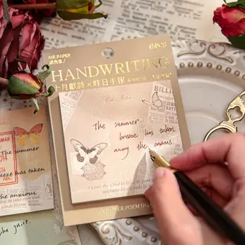 Elegantiškas antspauduotų drugelių raštas Lipnūs lapeliai Vintažinis ranka rašomas popierius Ataskaitų serija Paprasti atmintinės patogumo lipdukai