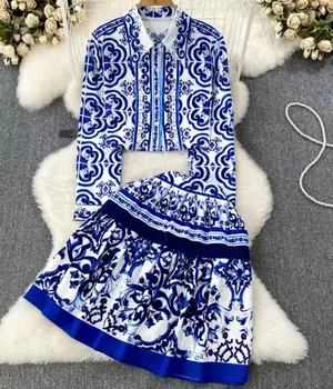 2023 Rudens retro stiliaus rinkinys Elegantiški moteriški mėlynos ir baltos spalvos porceliano marginti trumpi marškiniai ir trumpas sijonas Dviejų dalių komplektas