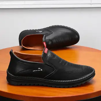 Vyriški batai 2023 Nauji laisvalaikio odiniai batai Madingi vyriški juodi verslo minkšto dugno riedlenčių batai Vyriški rudens madingi batai