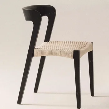 Medžio masyvu austos valgomojo kėdės, rąstinės minimalistinės valgomojo kėdės, kraftpopierinės virvės B&B restoranai