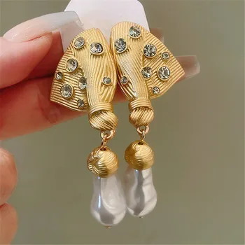Pareiškimas Baroko stilius Didžioji mada Metalinis Netaisyklingas perlų lašas Kabantys auskarai moterims