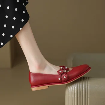 Ladies vasarinė avalynė Raudoni perliniai batai moterims 2023 su kulno plokščiais smailiais pirštais Normalus odinis laisvalaikio Mary Jane gotikinis butas A