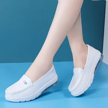 New Flats Woman Loafers Casual Slip-On Nurse Shoes for Outdoor Non-Slip Soft Breathable White Work Shoes