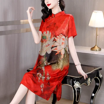 2023 Naujas raudonas šilkas trumpomis rankovėmis Retro gėlių atspausdinta Patobulintas Qipao sijonas O-Neck Laisvas didelio dydžio plonas sijonas iki kelių